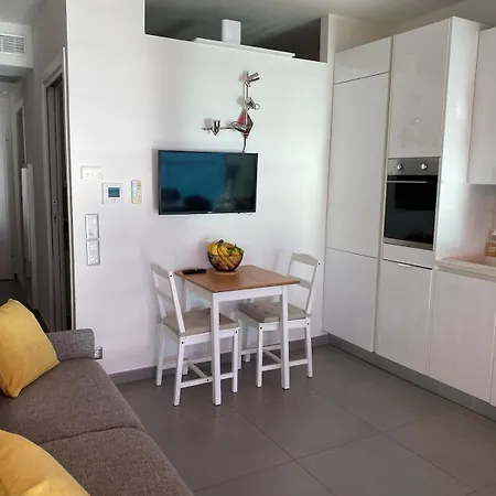 Front De - Parking Prive - Classe Meuble 3 Etoiles * Ментона